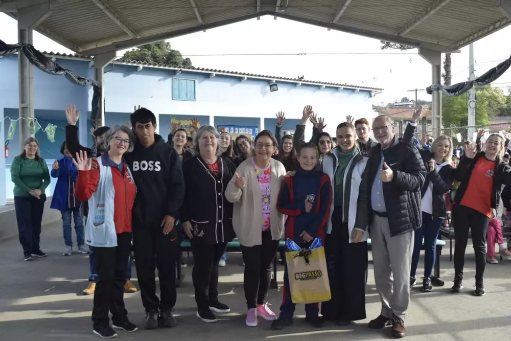 Alunos rio-negrenses são destaque no atletismo e futsal paradesportivo